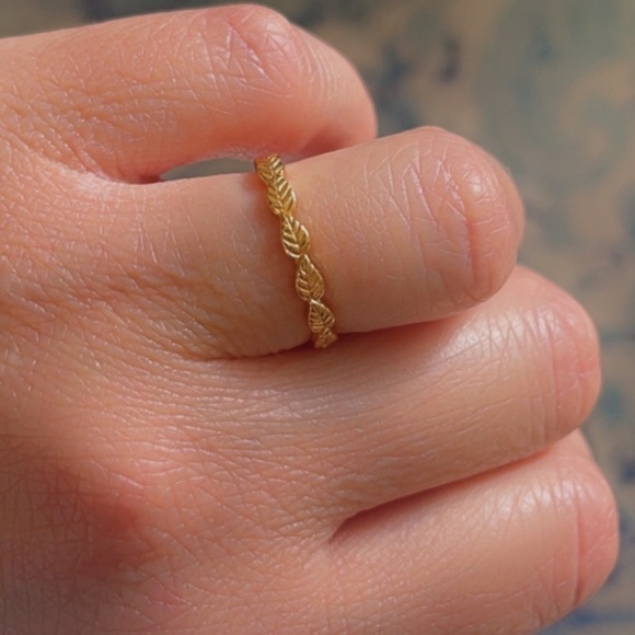 24k Gold Vermeil Leaf Ring - Picture 6 of 8